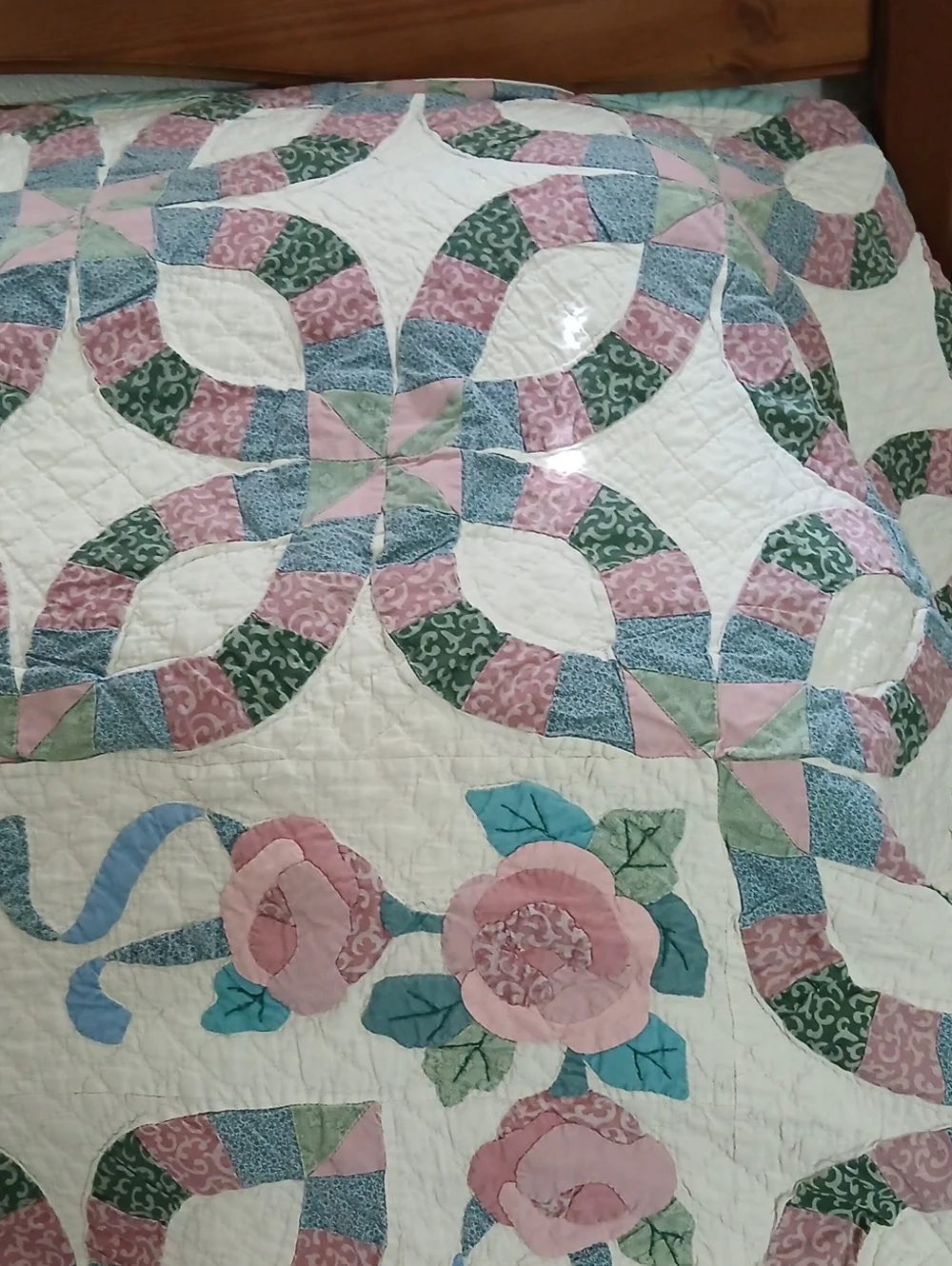 Beautiful Vintage Handmade Quilt